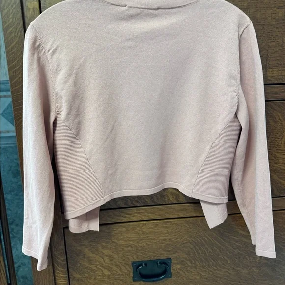 White House Black Market  Women's Dusty Pink Shrug - Picture 2 of 2